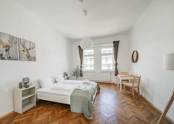 Апартаменти Spacious In *